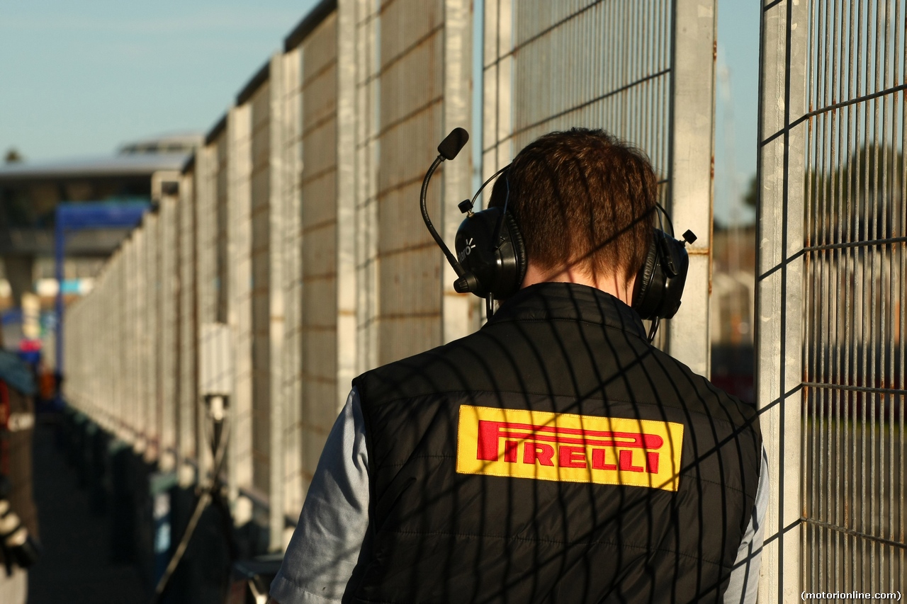 TEST F1 JEREZ 30 GENNAIO, 30.01.2014- Pirelli tecnichian