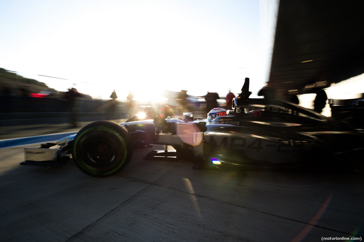 TEST F1 JEREZ 30 GENNAIO, Jenson Button (GBR) McLaren MP4-29 leaves the pits.
30.01.2014. Formula One Testing, Day Three, Jerez, Spain.