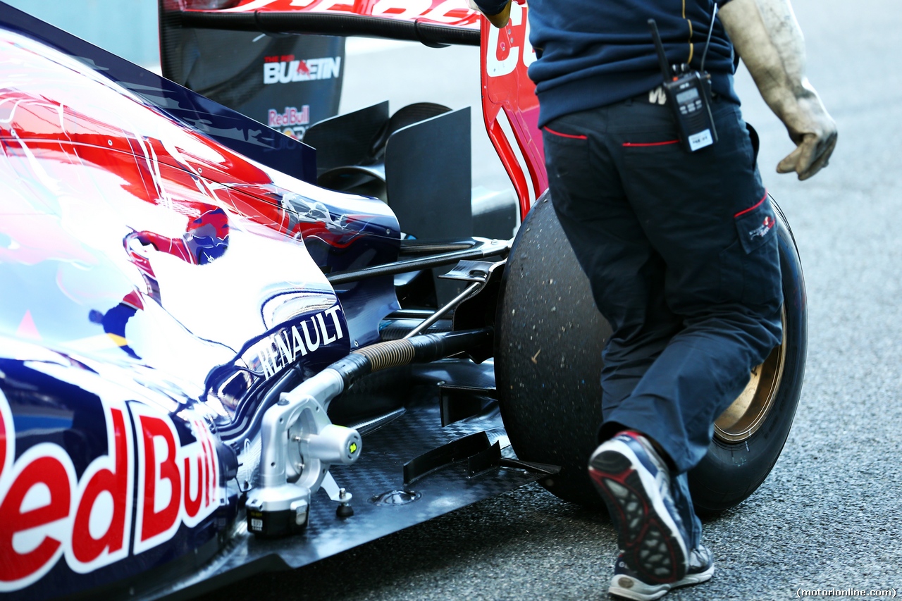 TEST F1 JEREZ 30 GENNAIO, The stopped Scuderia Toro Rosso STR9 of Jean-Eric Vergne (FRA) Scuderia Toro Rosso.
30.01.2014. Formula One Testing, Day Three, Jerez, Spain.