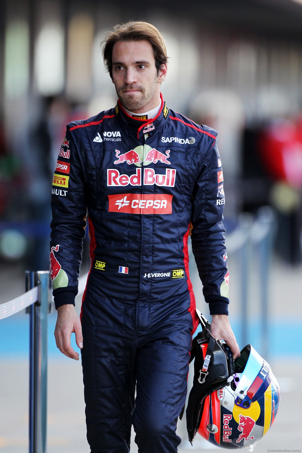 TEST F1 JEREZ 30 GENNAIO, Jean-Eric Vergne (FRA) Scuderia Toro Rosso walks back to the pits after stopping on the circuit.
30.01.2014. Formula One Testing, Day Three, Jerez, Spain.