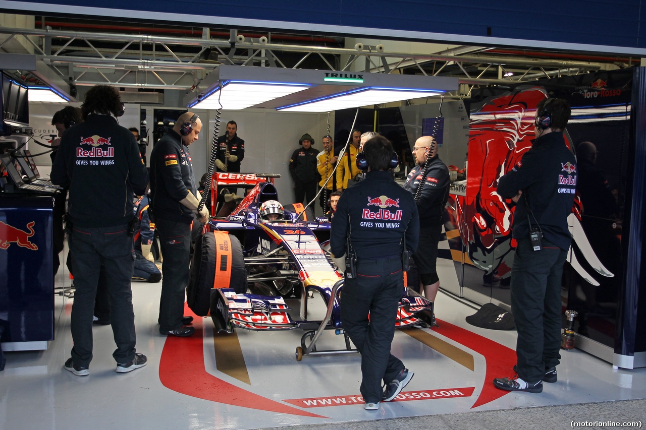 TEST F1 JEREZ 31 GENNAIO, Daniil Kvyat (RUS) Scuderia Toro Rosso STR9.
31.01.2014. Formula One Testing, Day Four, Jerez, Spain.