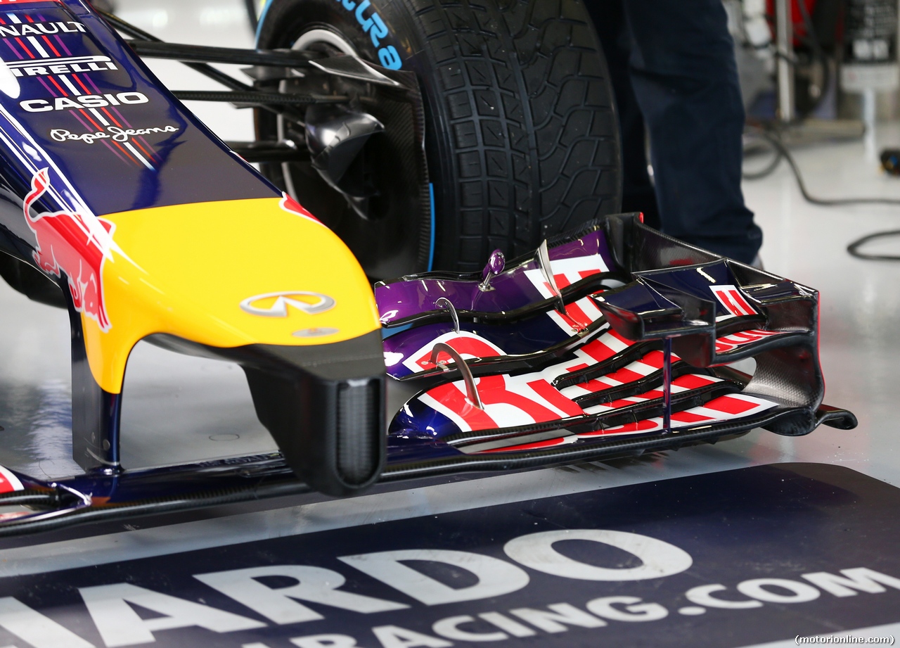 TEST F1 JEREZ 31 GENNAIO, Red Bull Racing RB10 front wing e nosecone detail.
31.01.2014. Formula One Testing, Day Four, Jerez, Spain.