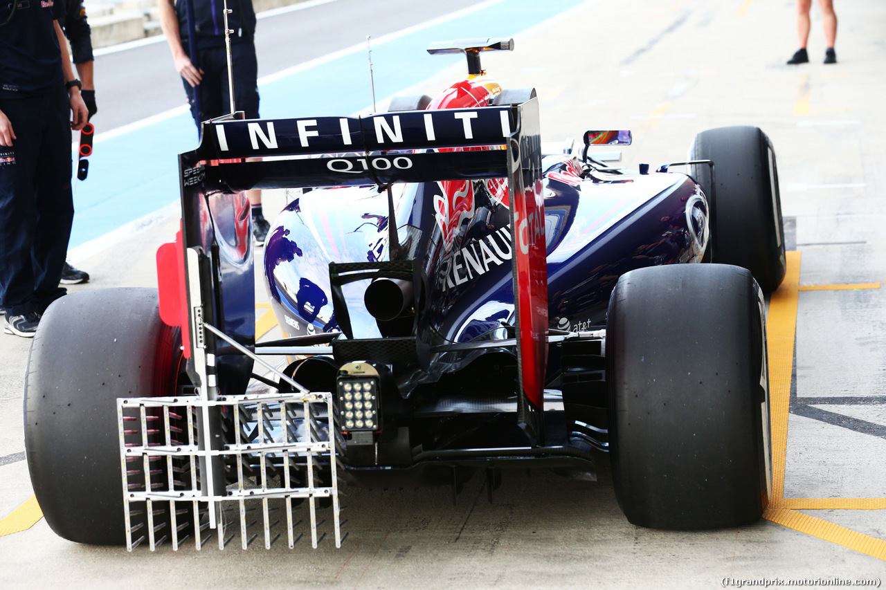 TEST SILVERSTONE 08 LUGLIO, Daniel Ricciardo (AUS) Red Bull Racing RB10 running sensor equipment.
08.07.2014. Formula One Testing, Silverstone, England, Tuesday.