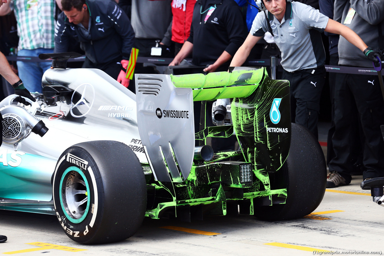 TEST SILVERSTONE 08 LUGLIO, Nico Rosberg (GER) Mercedes AMG F1 W05 running flow-vis paint on the rear wing e rear diffuser.
08.07.2014. Formula One Testing, Silverstone, England, Tuesday.