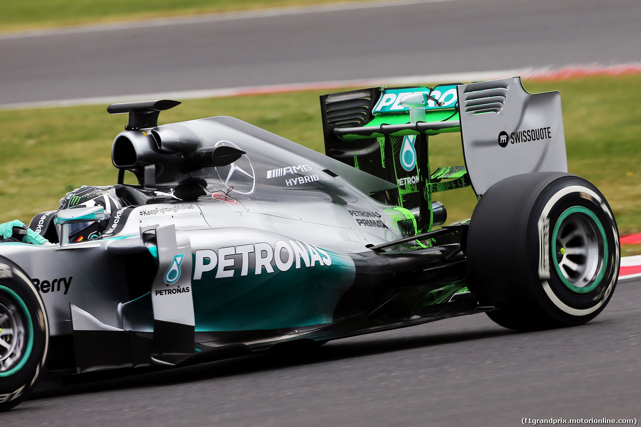 TEST SILVERSTONE 08 LUGLIO, Nico Rosberg (GER) Mercedes AMG F1 W05 running flow-vis paint on the rear wing.
08.07.2014. Formula One Testing, Silverstone, England, Tuesday.