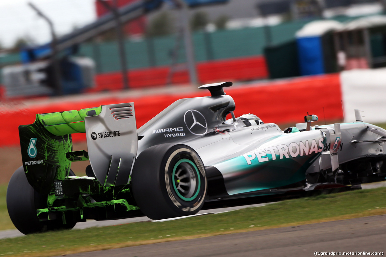 TEST SILVERSTONE 08 LUGLIO, Nico Rosberg (GER) Mercedes AMG F1 W05 running flow-vis paint on the rear wing.
08.07.2014. Formula One Testing, Silverstone, England, Tuesday.