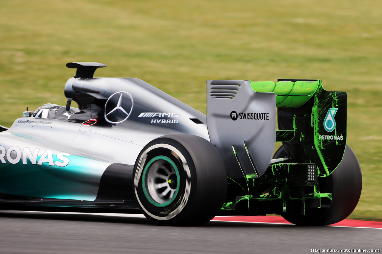 TEST SILVERSTONE 08 LUGLIO, Nico Rosberg (GER) Mercedes AMG F1 W05 running flow-vis paint on the rear wing.
08.07.2014. Formula One Testing, Silverstone, England, Tuesday.