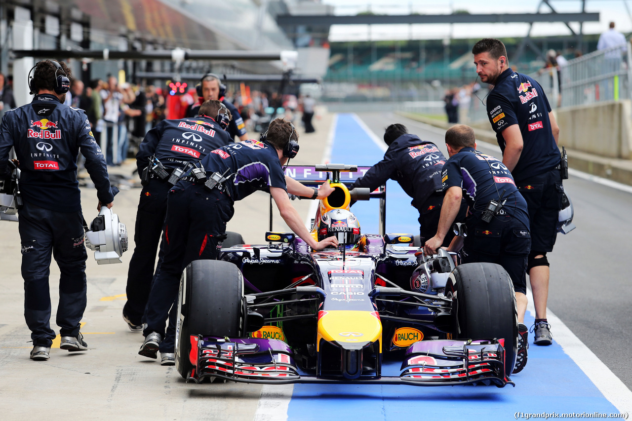 TEST SILVERSTONE 08 LUGLIO, Daniel Ricciardo (AUS) Red Bull Racing RB10.
08.07.2014. Formula One Testing, Silverstone, England, Tuesday.