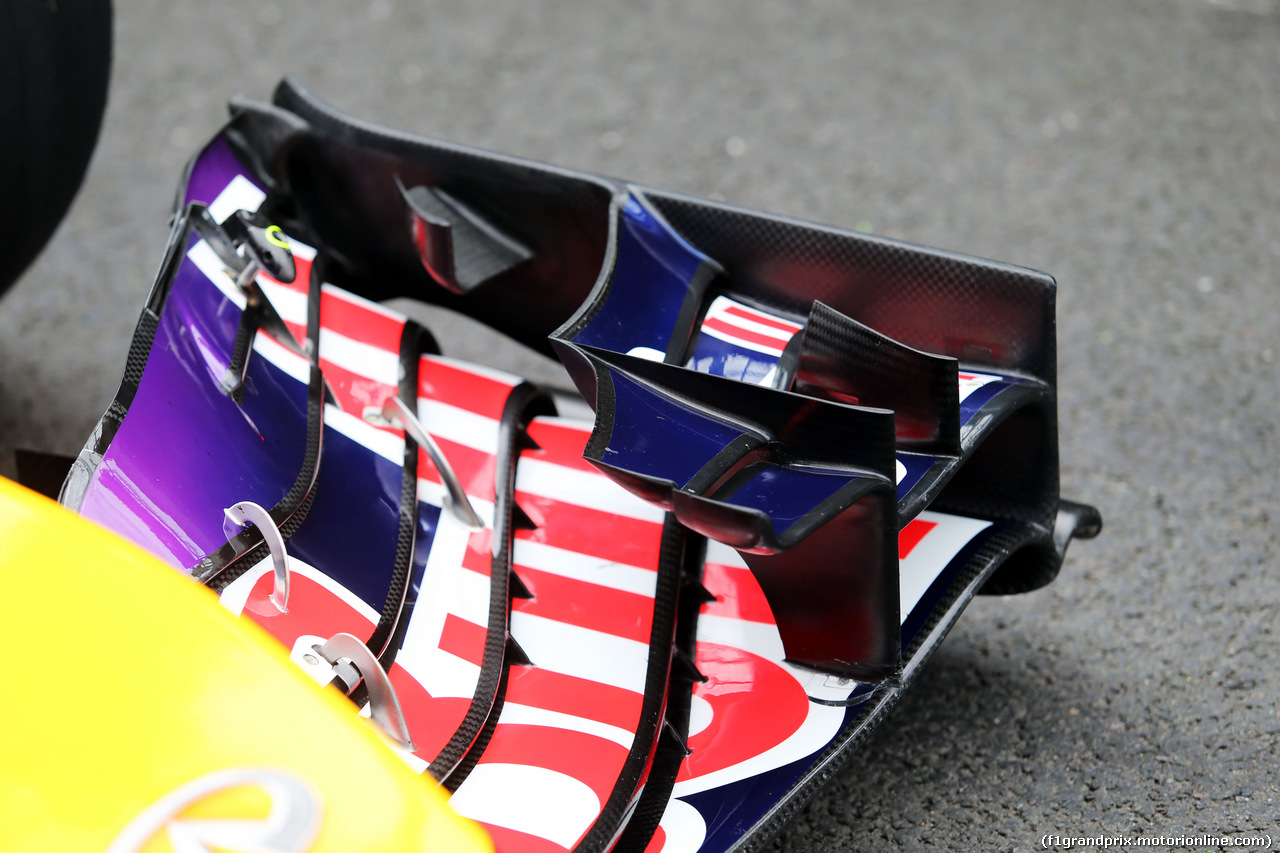 TEST SILVERSTONE 08 LUGLIO, Daniel Ricciardo (AUS) Red Bull Racing RB10 front wing detail.
08.07.2014. Formula One Testing, Silverstone, England, Tuesday.