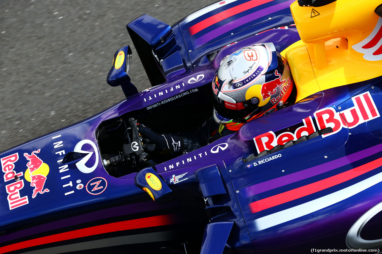TEST SILVERSTONE 08 LUGLIO, Daniel Ricciardo (AUS) Red Bull Racing RB10.
08.07.2014. Formula One Testing, Silverstone, England, Tuesday.