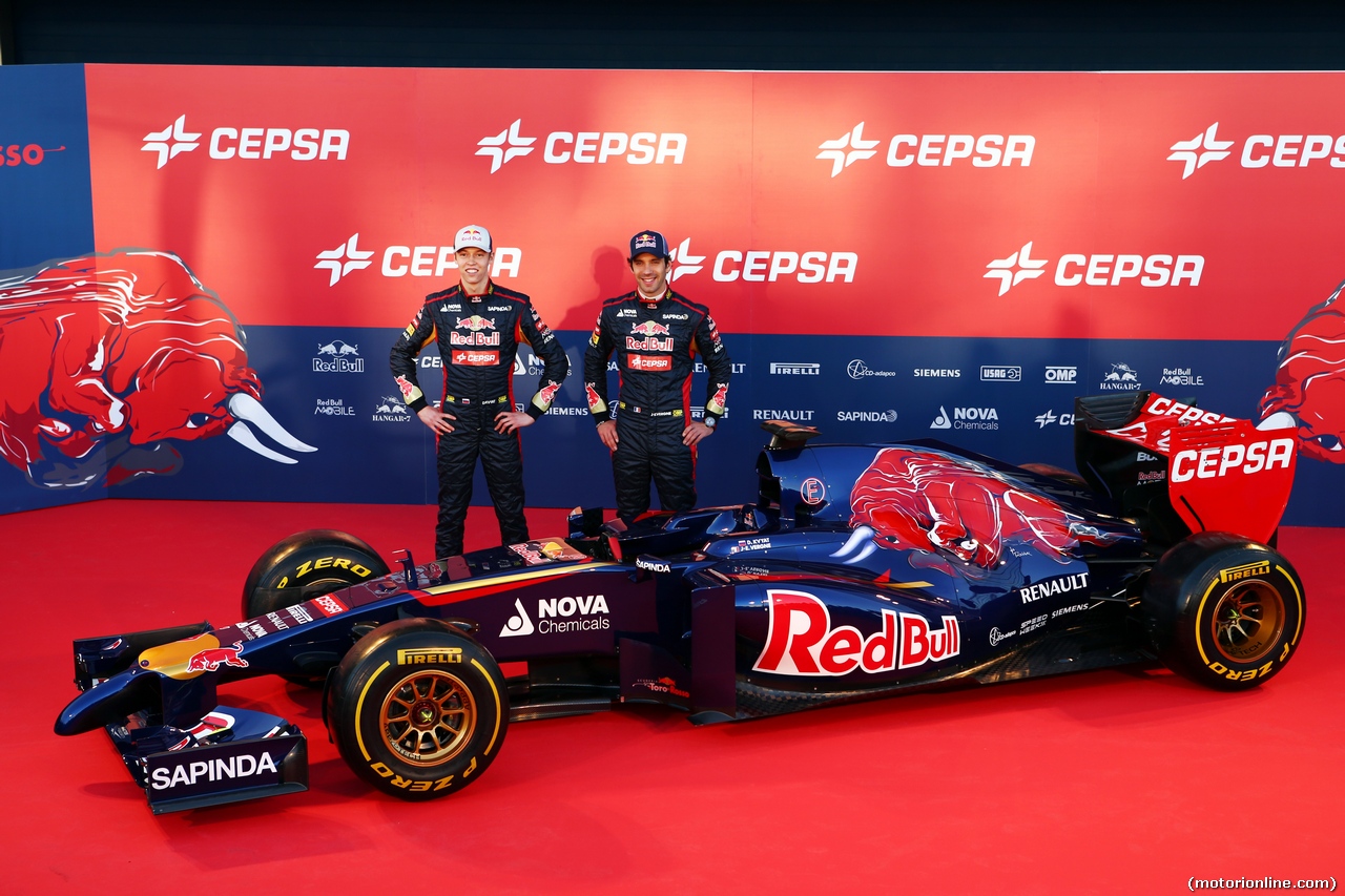 TORO ROSSO STR9, (L to R): Daniil Kvyat (RUS) Scuderia Toro Rosso e team mate Jean-Eric Vergne (FRA) Scuderia Toro Rosso unveil the new Scuderia Toro Rosso STR9.
27.01.2014. Formula One Testing, Preparations, Jerez, Spain.