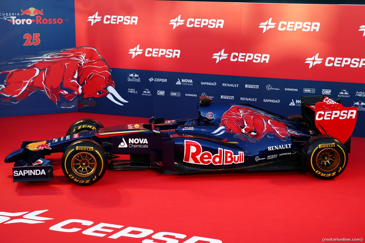 TORO ROSSO STR9, The new Scuderia Toro Rosso STR9 is unveiled.
27.01.2014. Formula One Testing, Preparations, Jerez, Spain.