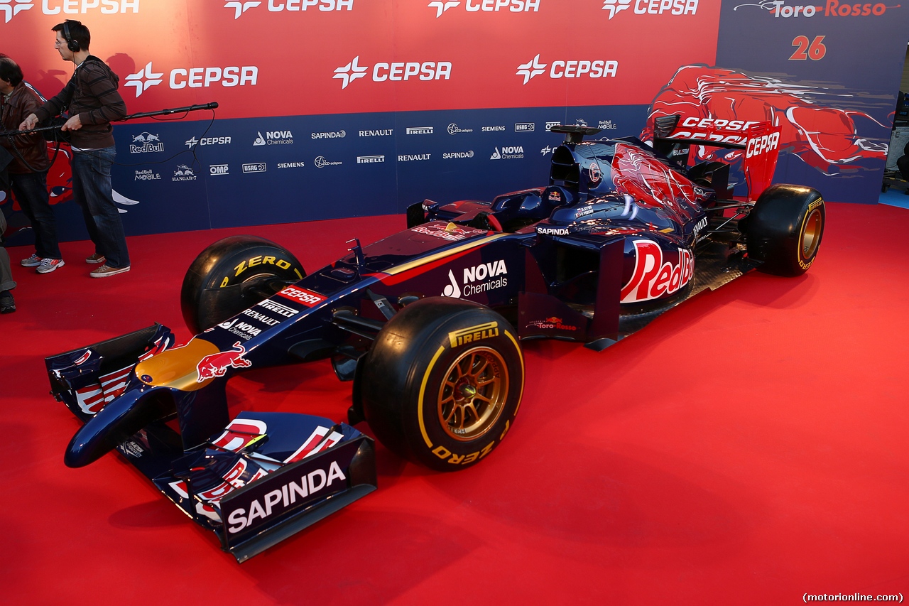 TORO ROSSO STR9, The new Scuderia Toro Rosso STR9 is unveiled.
27.01.2014. Formula One Testing, Preparations, Jerez, Spain.