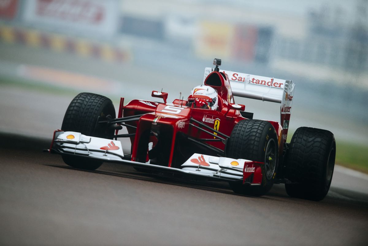 Тесты ф1. Sebastian Vettel 2014. Sebastian Vettel 2012 racefans. Феттель Феррари машина.