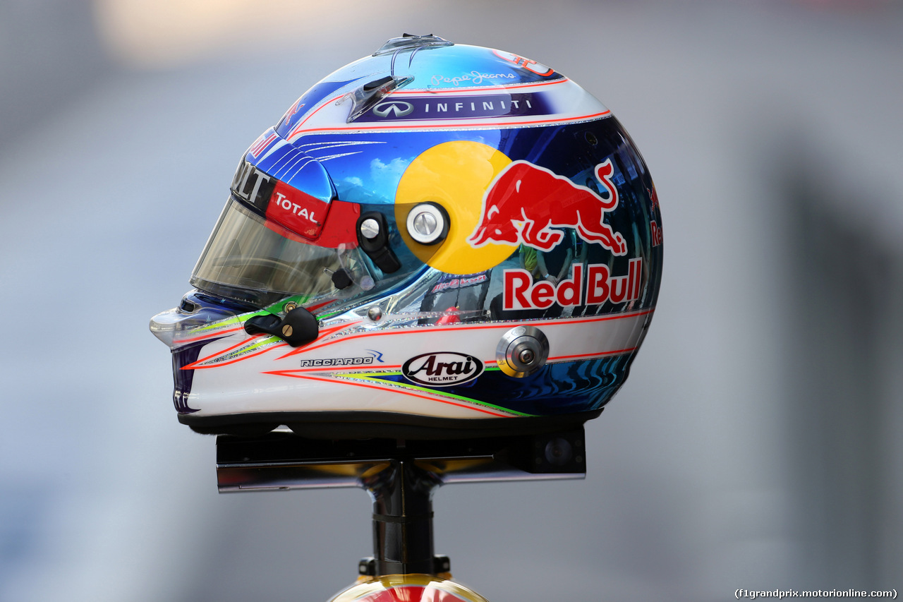 GP ABU DHABI, 29.11.2015 - The helmet of Daniel Ricciardo (AUS) Red Bull Racing RB11