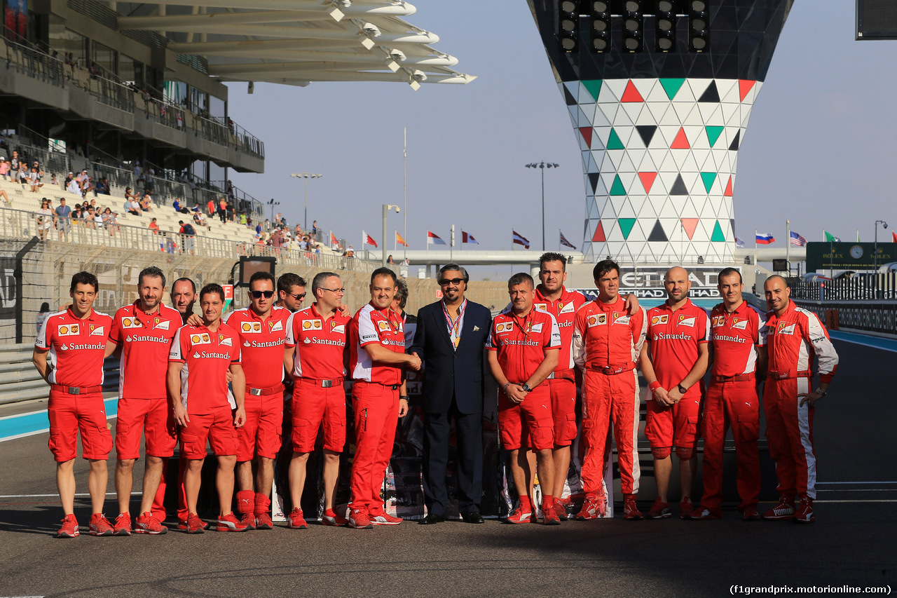 GP ABU DHABI, 29.11.2015 - Ferrari meccanici