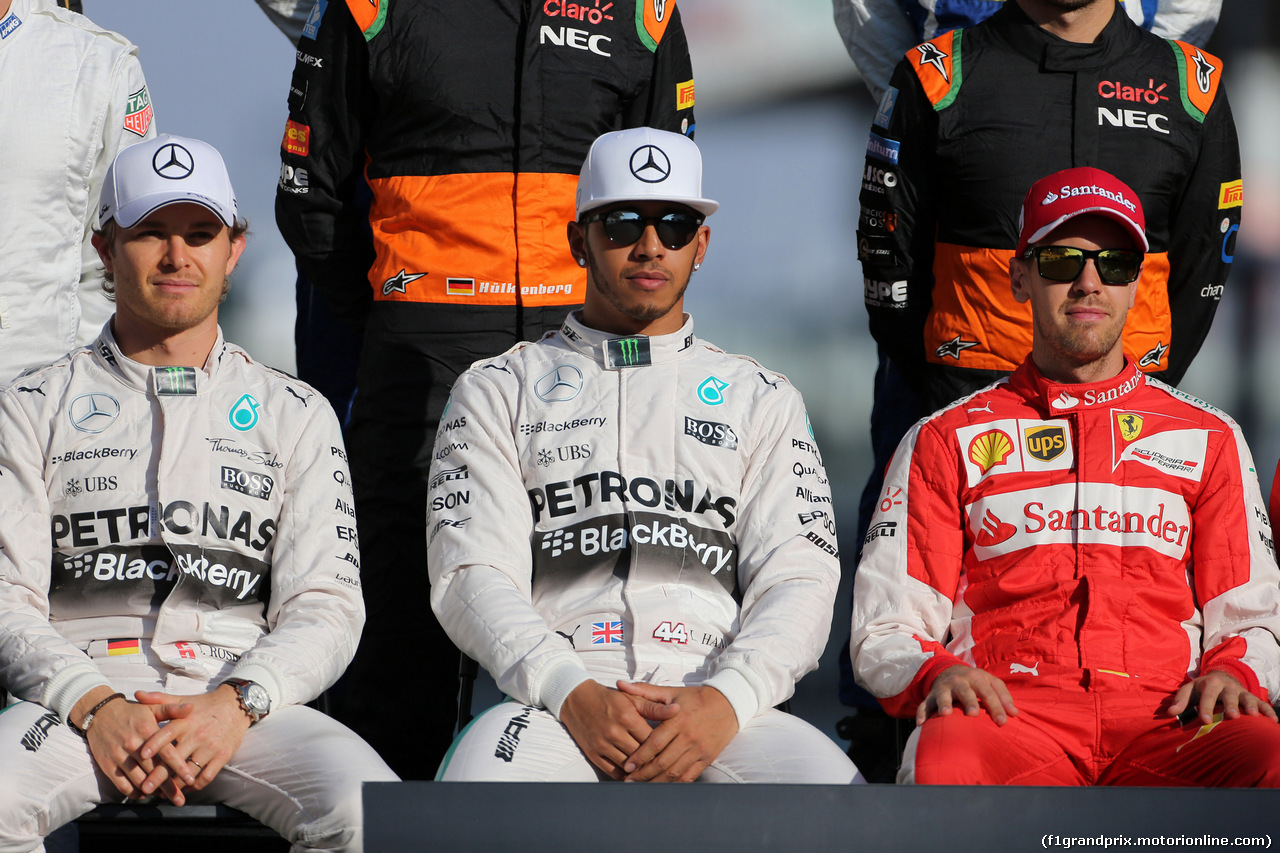 GP ABU DHABI, 29.11.2015 - Nico Rosberg (GER) Mercedes AMG F1 W06, Lewis Hamilton (GBR) Mercedes AMG F1 W06 e Sebastian Vettel (GER) Ferrari SF15-T