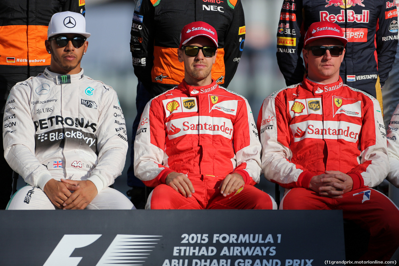 GP ABU DHABI, 29.11.2015 - Lewis Hamilton (GBR) Mercedes AMG F1 W06, Sebastian Vettel (GER) Ferrari SF15-T e Kimi Raikkonen (FIN) Ferrari SF15-T