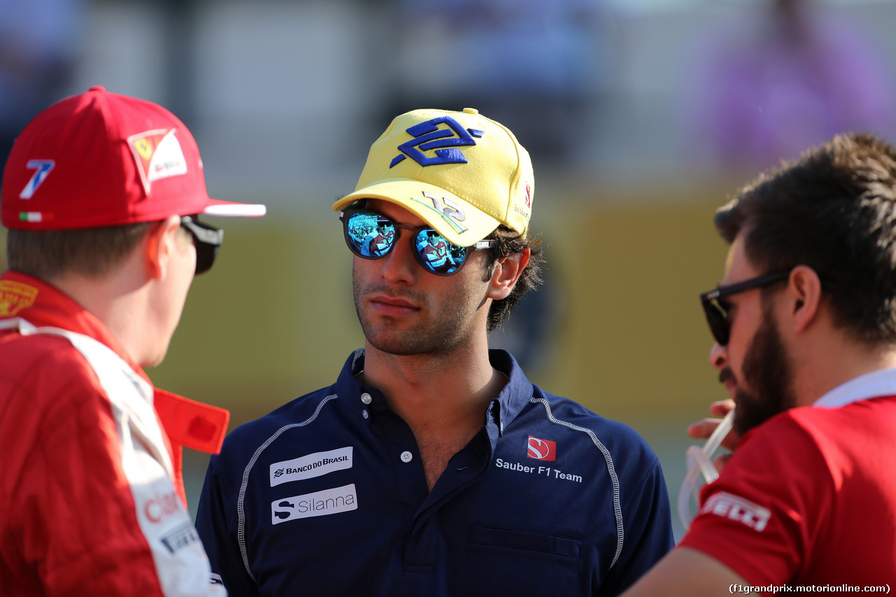 GP ABU DHABI, 29.11.2015 - Kimi Raikkonen (FIN) Ferrari SF15-T, Felipe Nasr (BRA) Sauber C34 e William Stevens (GBR) Manor Marussia F1 Team