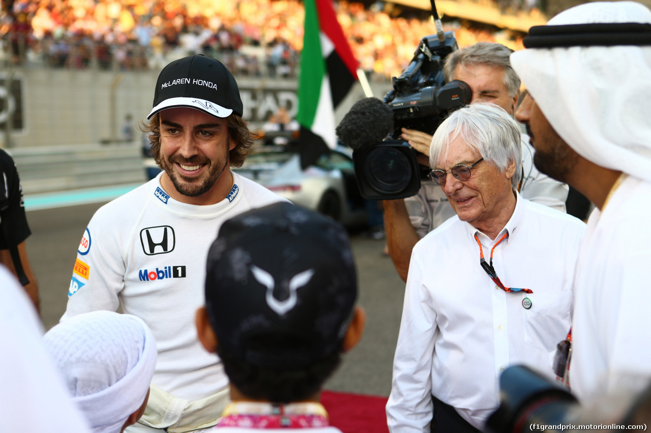 GP ABU DHABI, 29.11.2015 - Gara, Fernando Alonso (ESP) McLaren Honda MP4-30 e Bernie Ecclestone (GBR), President e CEO of FOM