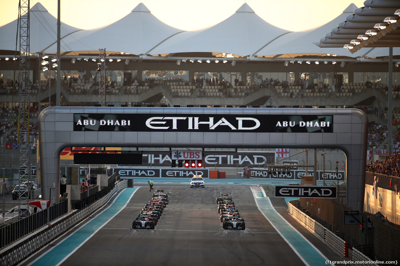 GP ABU DHABI, 29.11.2015 - Gara, Start of the race