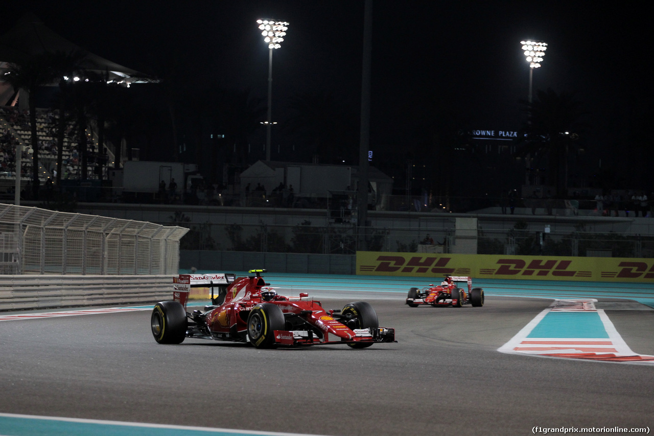 GP ABU DHABI, 29.11.2015 - Gara, Kimi Raikkonen (FIN) Ferrari SF15-T davanti a Sebastian Vettel (GER) Ferrari SF15-T