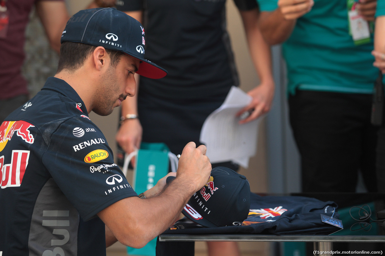 GP ABU DHABI, 26.11.2015 - Daniel Ricciardo (AUS) Red Bull Racing RB11