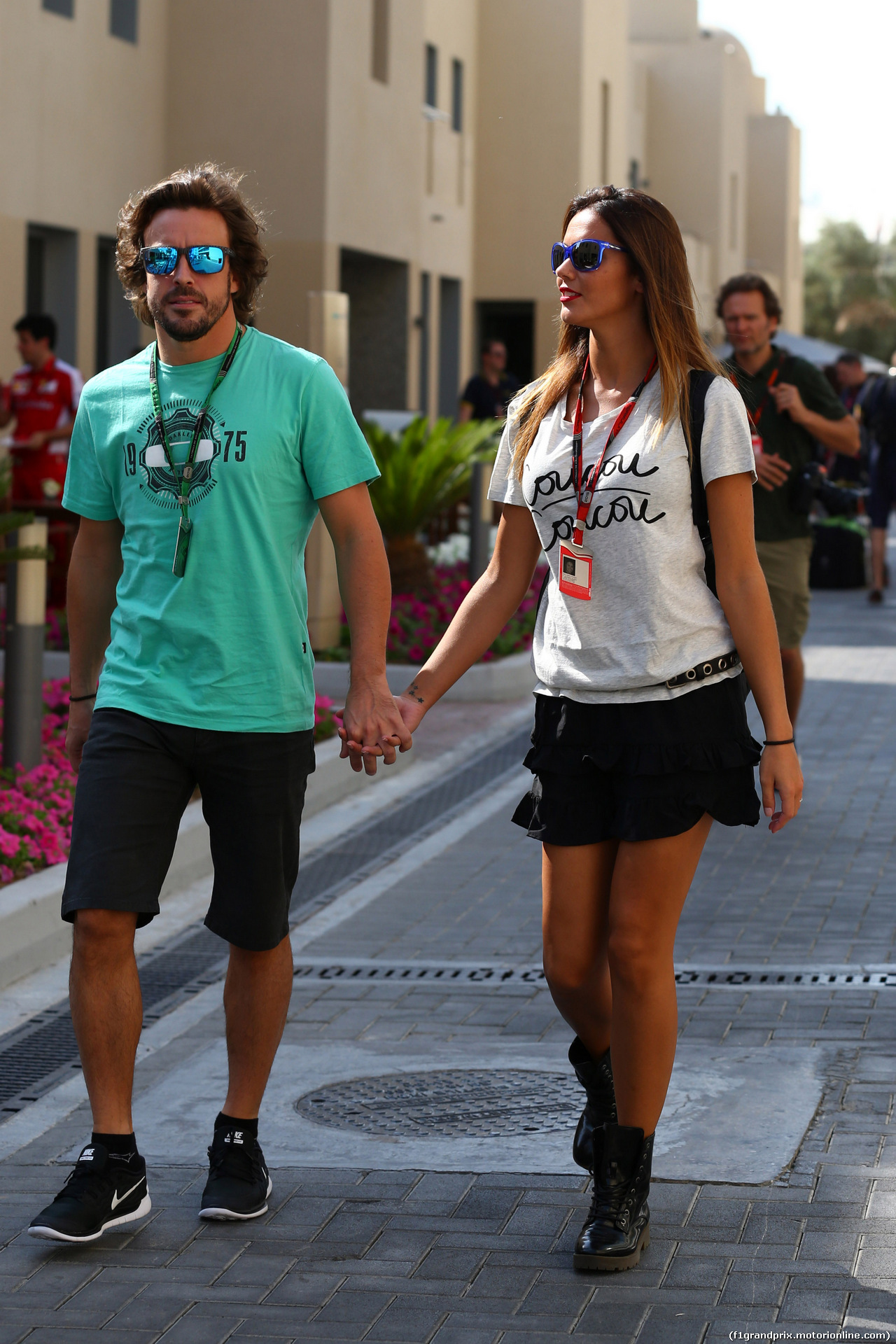 GP ABU DHABI, 26.11.2015 - Fernando Alonso (ESP) McLaren Honda MP4-30 e his girlfrind Lara Alvarez (ESP)