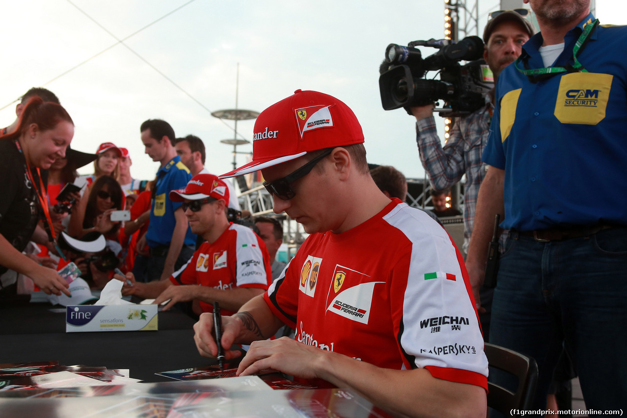 GP ABU DHABI, 26.11.2015 - Sebastian Vettel (GER) Ferrari SF15-T e Kimi Raikkonen (FIN) Ferrari SF15-T