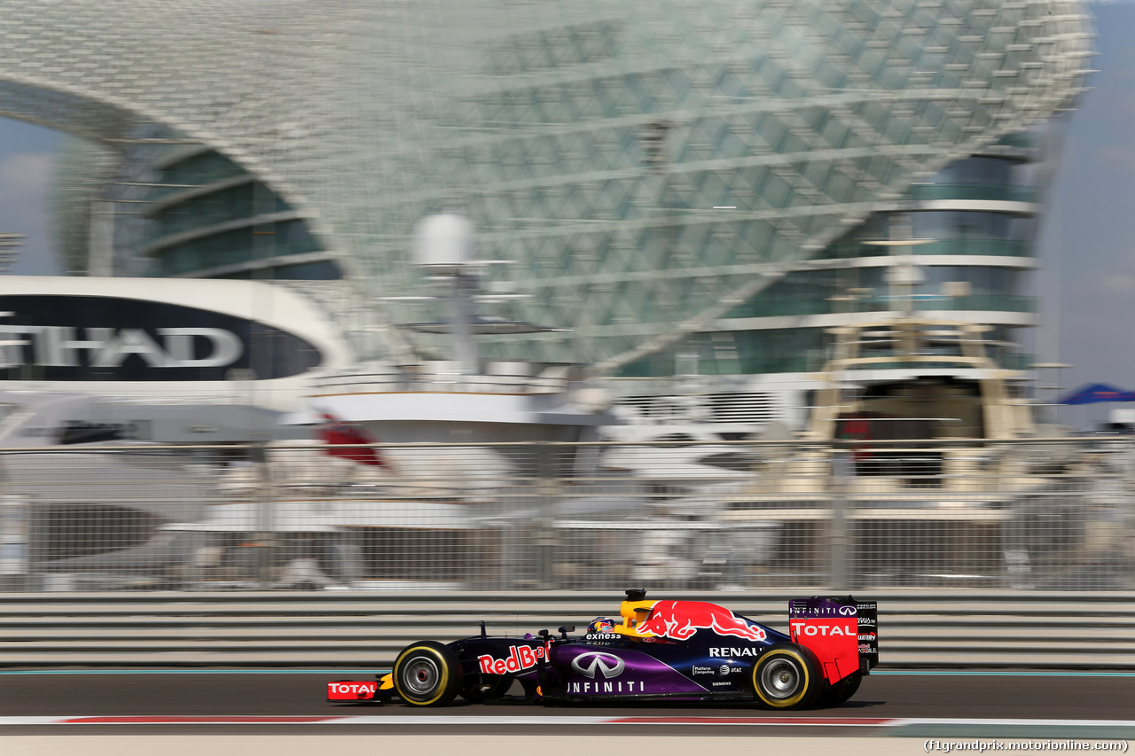 GP ABU DHABI, 27.11.2015 - Prove Libere 1, Daniel Ricciardo (AUS) Red Bull Racing RB11