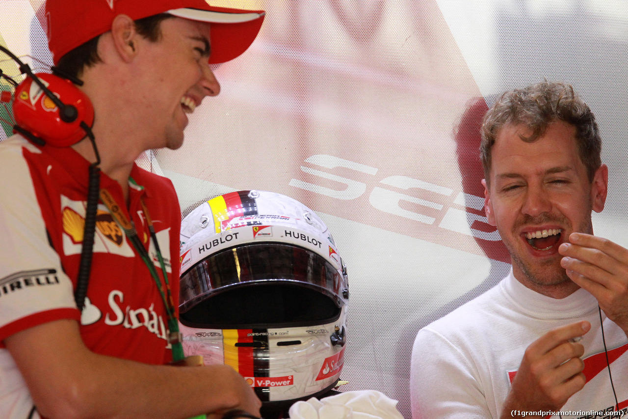 GP ABU DHABI, 27.11.2015 - Prove Libere 1, Esteban Gutierrez (MEX) Ferrari Test e Reserve Driver e Sebastian Vettel (GER) Ferrari SF15-T