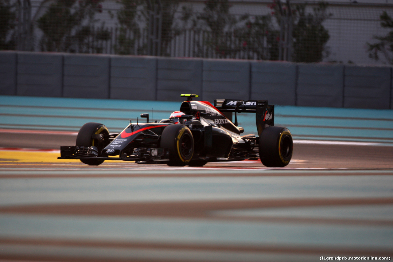 GP ABU DHABI, 27.11.2015 - Prove Libere 2, Jenson Button (GBR)  McLaren Honda MP4-30.