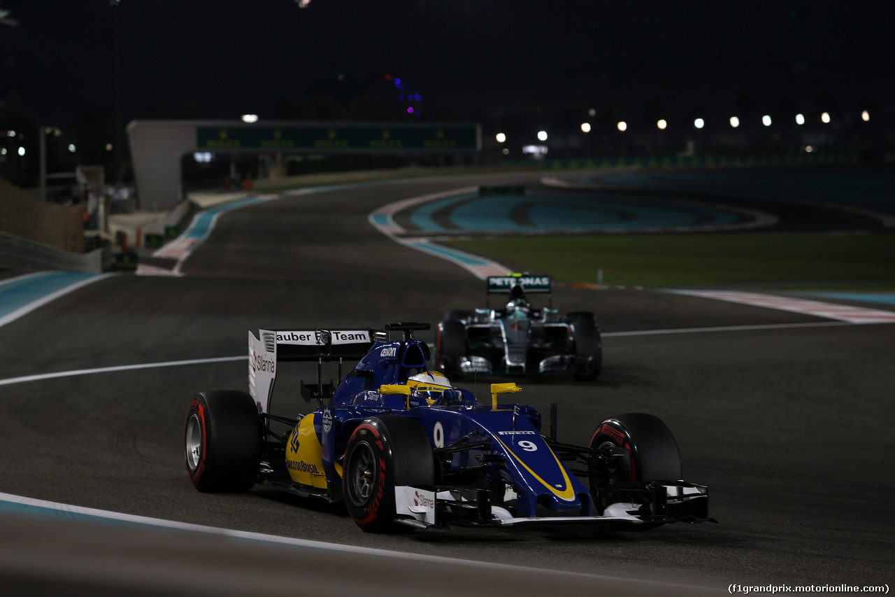 GP ABU DHABI, 27.11.2015 - Prove Libere 2, Marcus Ericsson (SUE) Sauber C34 e Lewis Hamilton (GBR) Mercedes AMG F1 W06