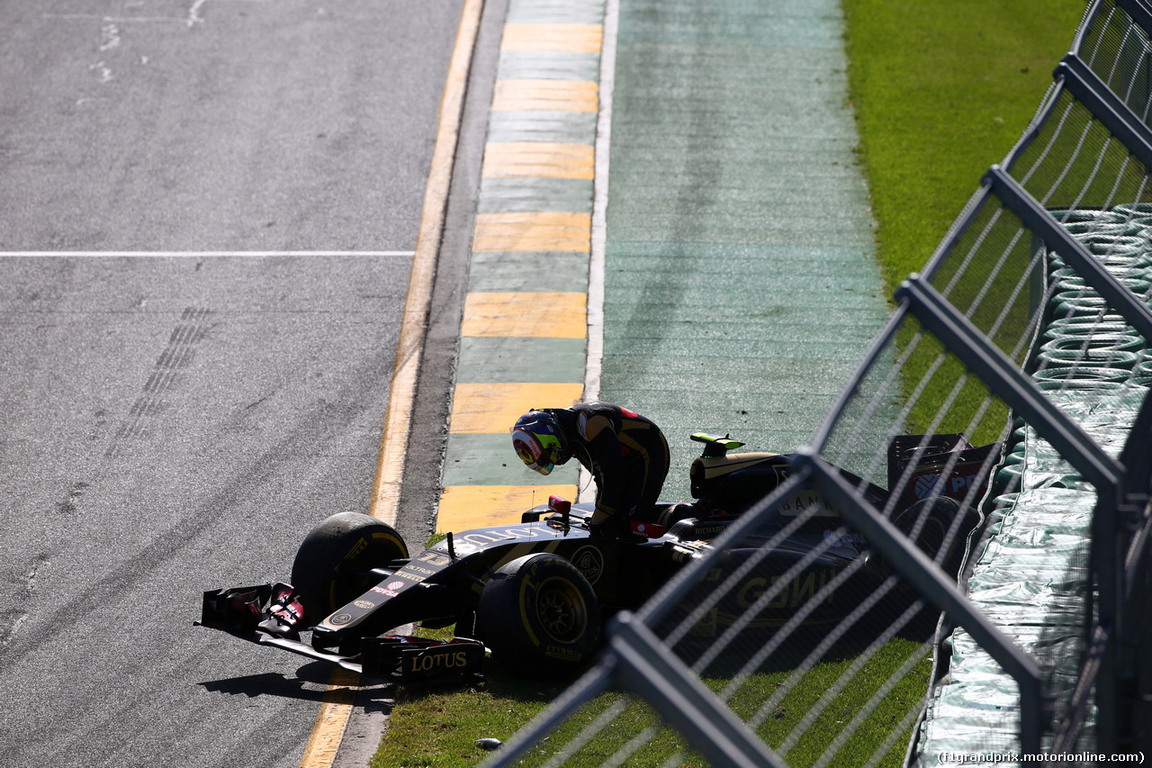 GP AUSTRALIA, 15.03.2015 - Gara, Crash, Pastor Maldonado (VEN) Lotus F1 Team E23 retires from the race