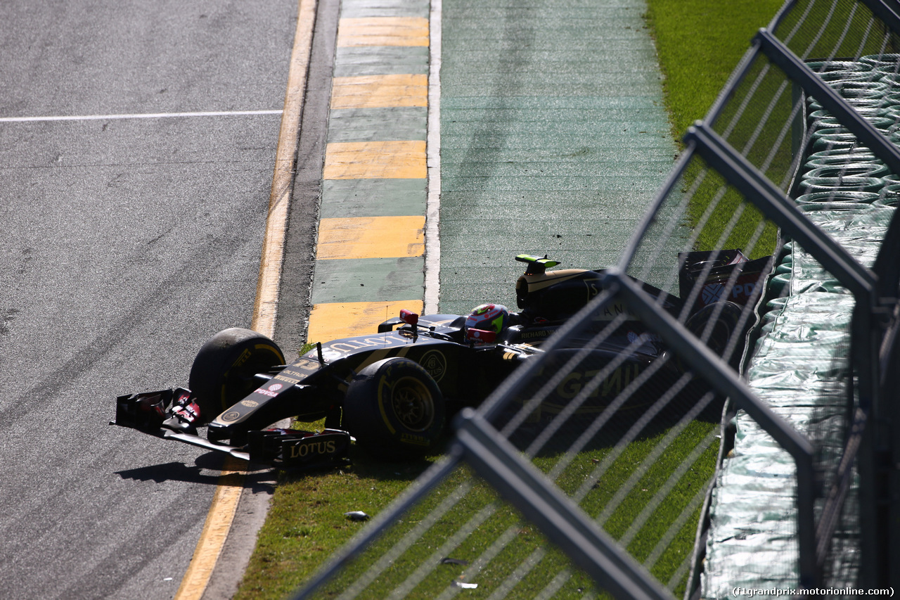 GP AUSTRALIA, 15.03.2015 - Gara, Crash, Pastor Maldonado (VEN) Lotus F1 Team E23 retires from the race