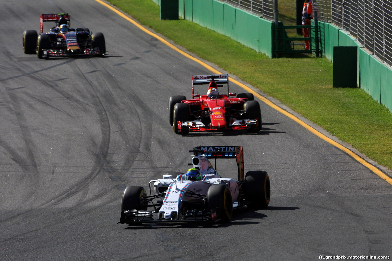 GP AUSTRALIA, 15.03.2015 - Gara, Felipe Massa (BRA) Williams F1 Team FW37 davanti a Sebastian Vettel (GER) Ferrari SF15-T
