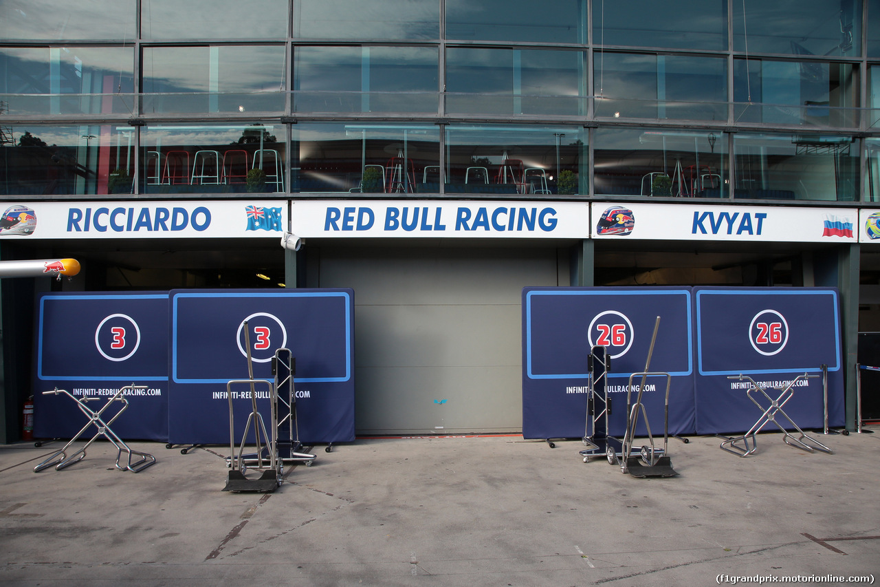 GP AUSTRALIA, 11.03.2015 - Red Bull garage