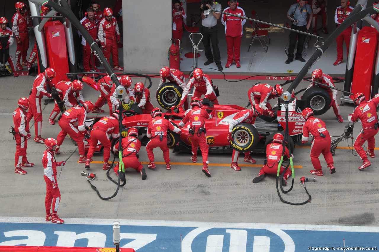 GP AUSTRIA, 21.06.2015- Gara, pit stop of Sebastian Vettel (GER) Ferrari SF15-T
