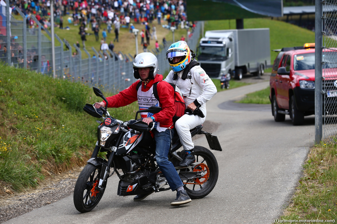 GP AUSTRIA, 21.06.2015- Gara, Fernando Alonso (ESP) McLaren Honda MP4-30 after the crash