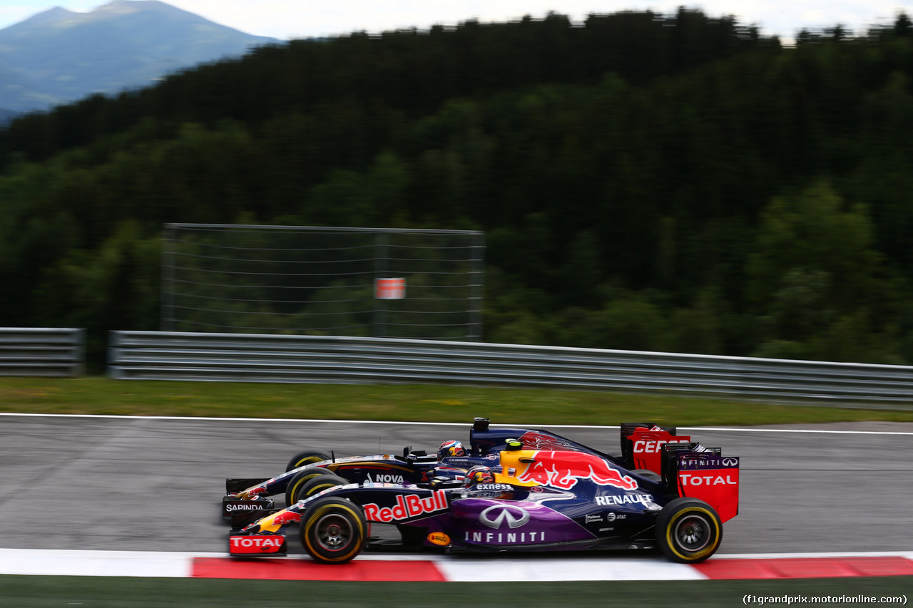 GP AUSTRIA, 21.06.2015- Gara, Max Verstappen (NED) Scuderia Toro Rosso STR10 overtaked by Daniil Kvyat (RUS) Red Bull Racing RB11