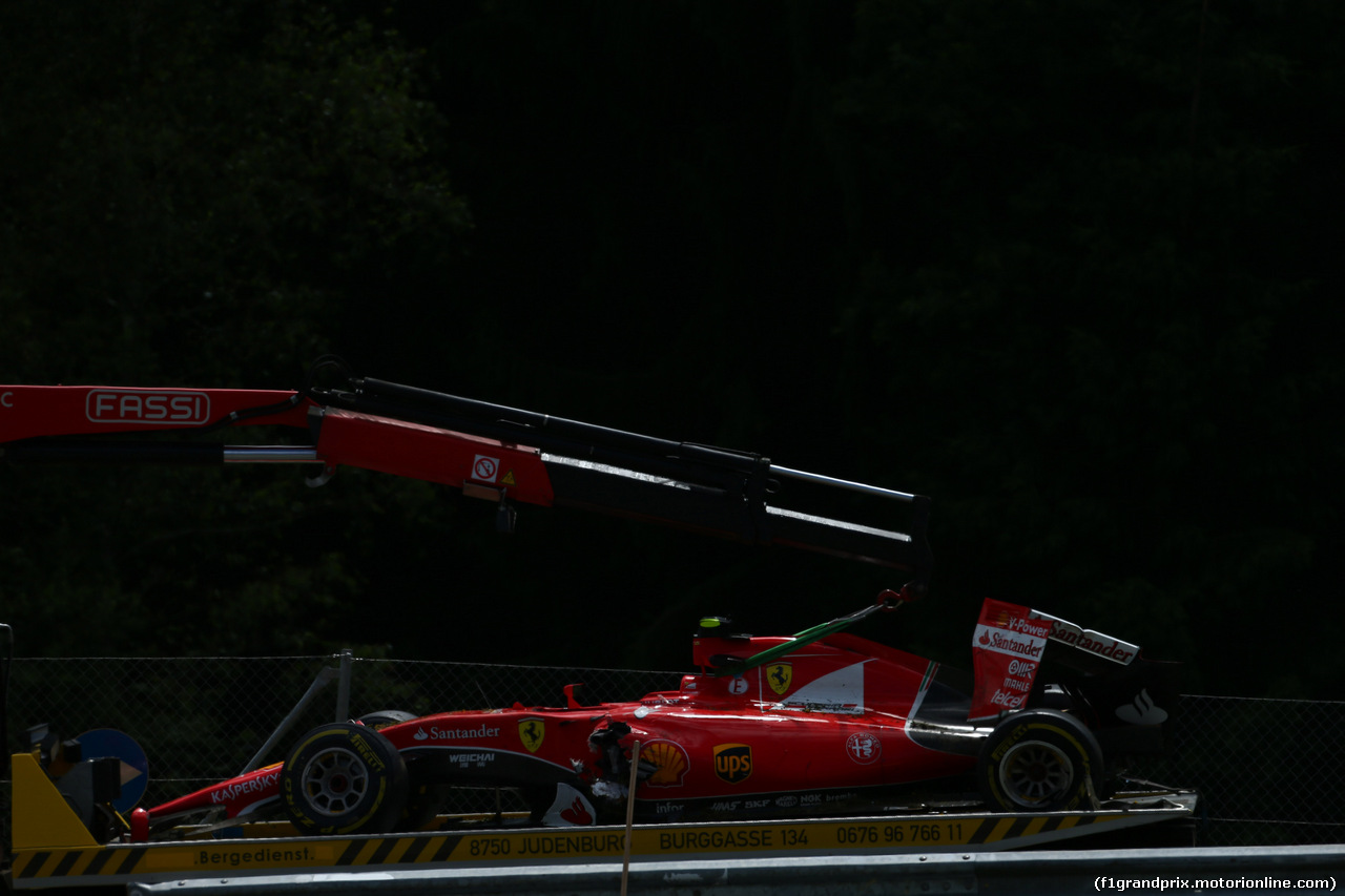 GP AUSTRIA, 21.06.2015- Gara, Kimi Raikkonen (FIN) Ferrari SF15-T car after the crash