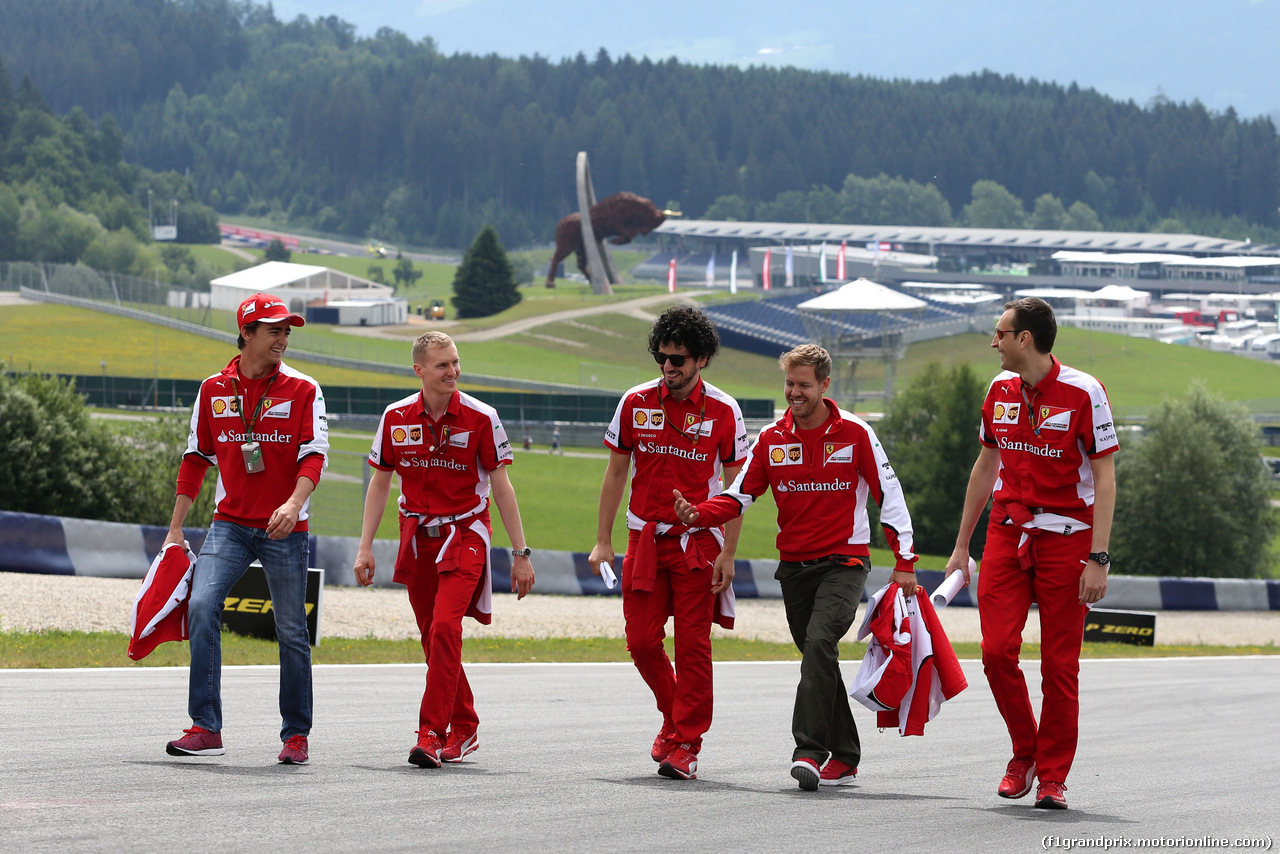 GP AUSTRIA, Esteban Gutierrez (MEX), Ferrari e Sebastian Vettel (GER), Ferrari 
18.06.2015.