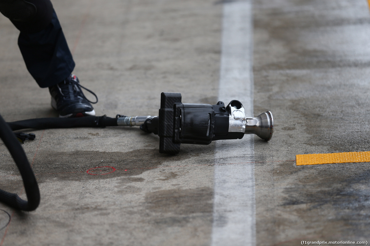 GP AUSTRIA, 20.06.2015- Prove Libere 3, Pit stop pneumatic gun
