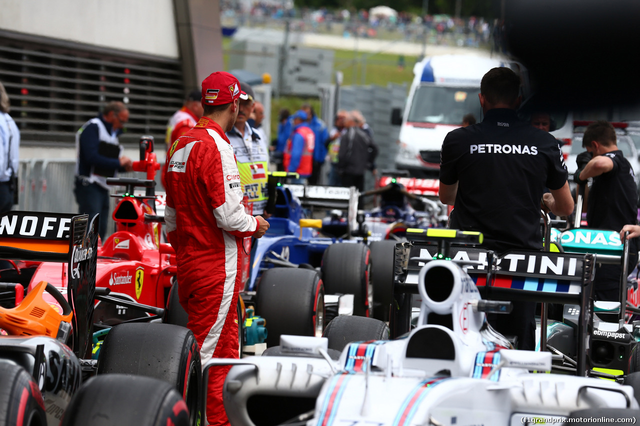 GP AUSTRIA, 20.06.2015- Sebastian Vettel (GER) Ferrari SF15-T take a look at the cars in parc fermee