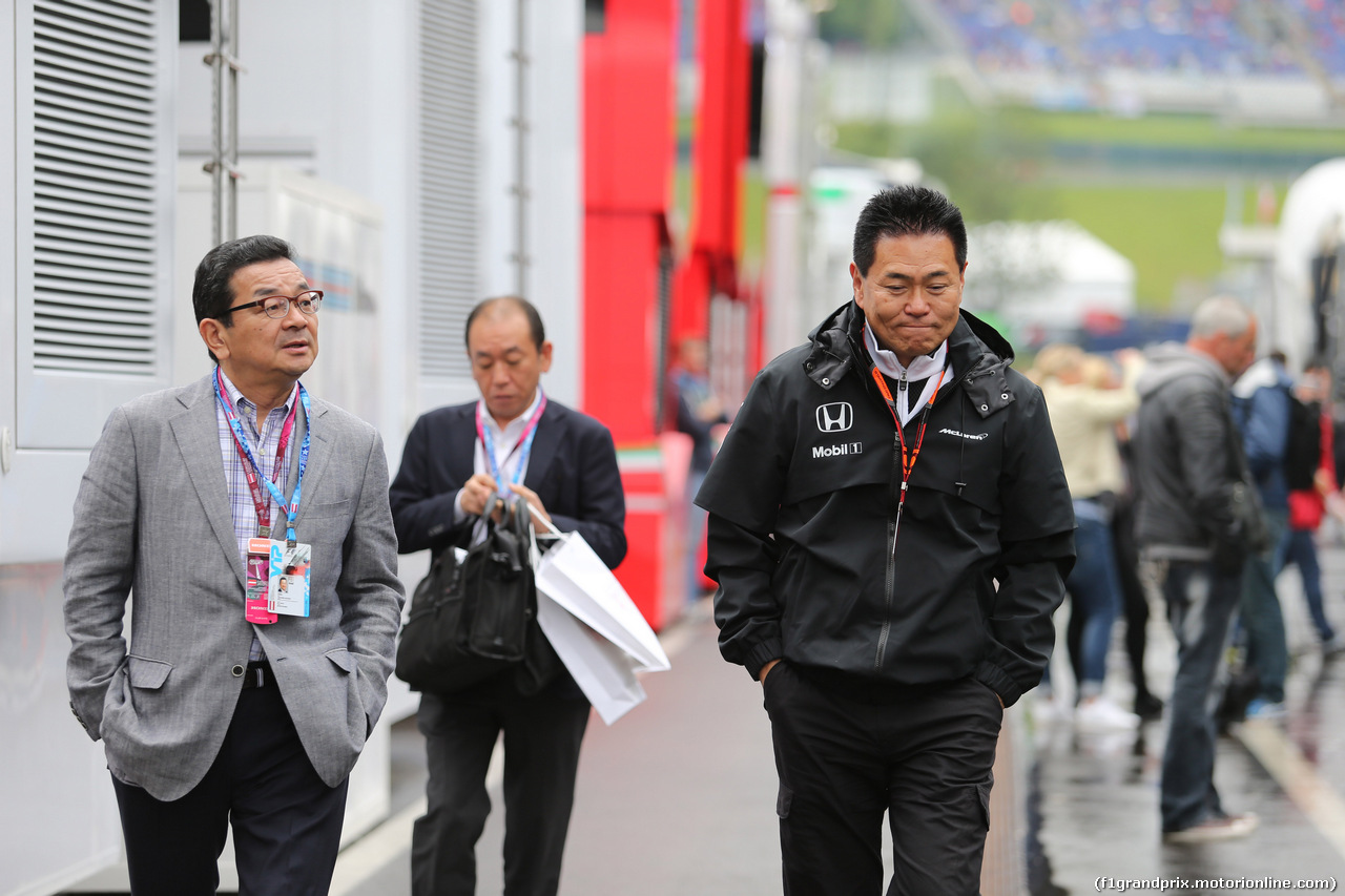 GP AUSTRIA, 20.06.2015- Takahiro Hachigo (JPN) Honda CEO with Yasuhisa Arai (JPN) Honda Motorsport Chief Officer