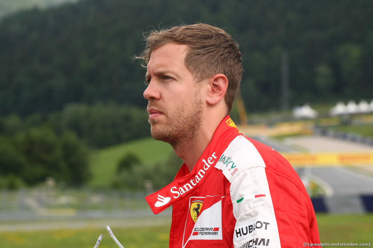 GP AUSTRIA, 19.06.2015- Prove Libere 1,  Sebastian Vettel (GER) Ferrari SF15-T stopped on the track for technical  problem