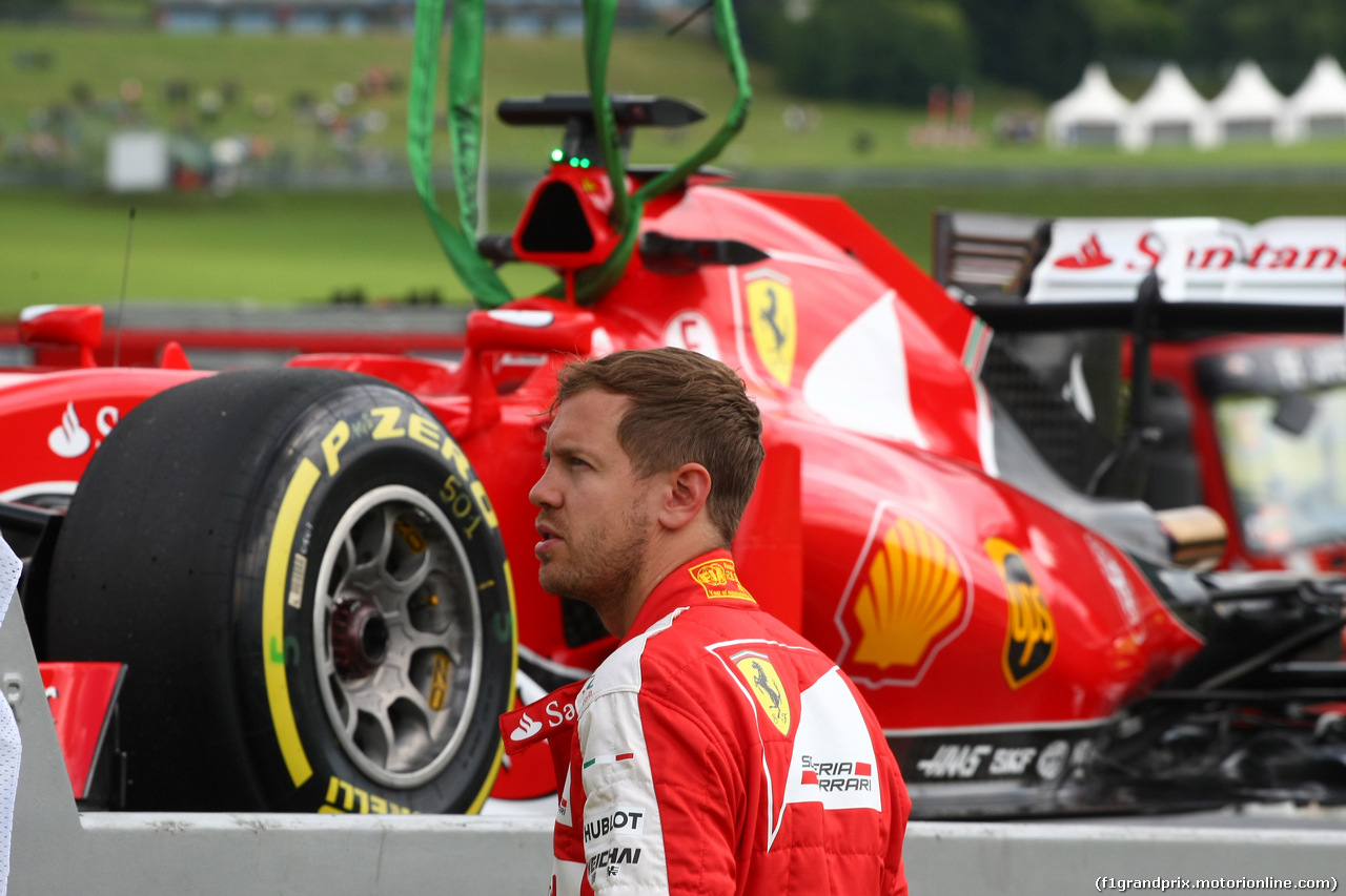 GP AUSTRIA, 19.06.2015- Prove Libere 1,  Sebastian Vettel (GER) Ferrari SF15-T stopped on the track for technical  problem