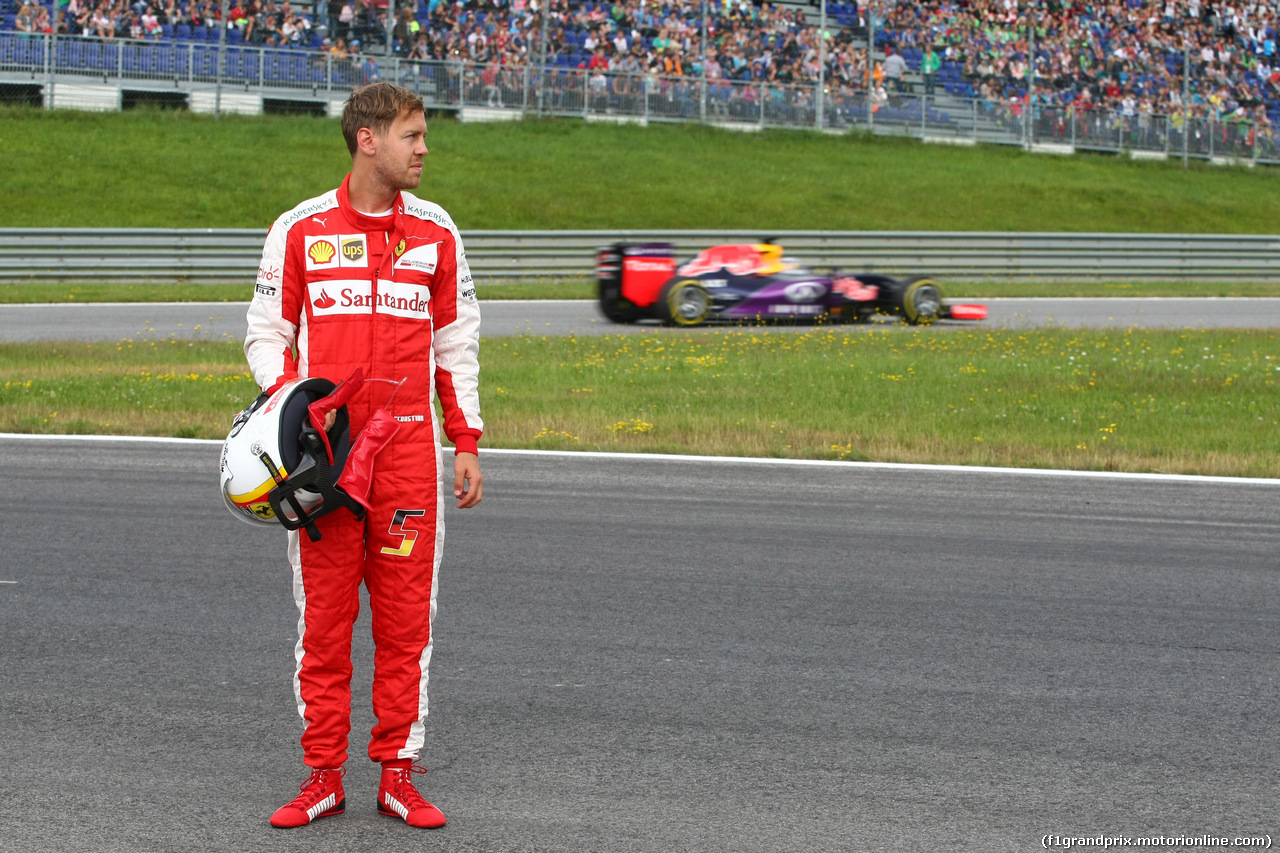 GP AUSTRIA, 19.06.2015- Prove Libere 1,  Sebastian Vettel (GER) Ferrari SF15-T stopped on the track for technical  problem