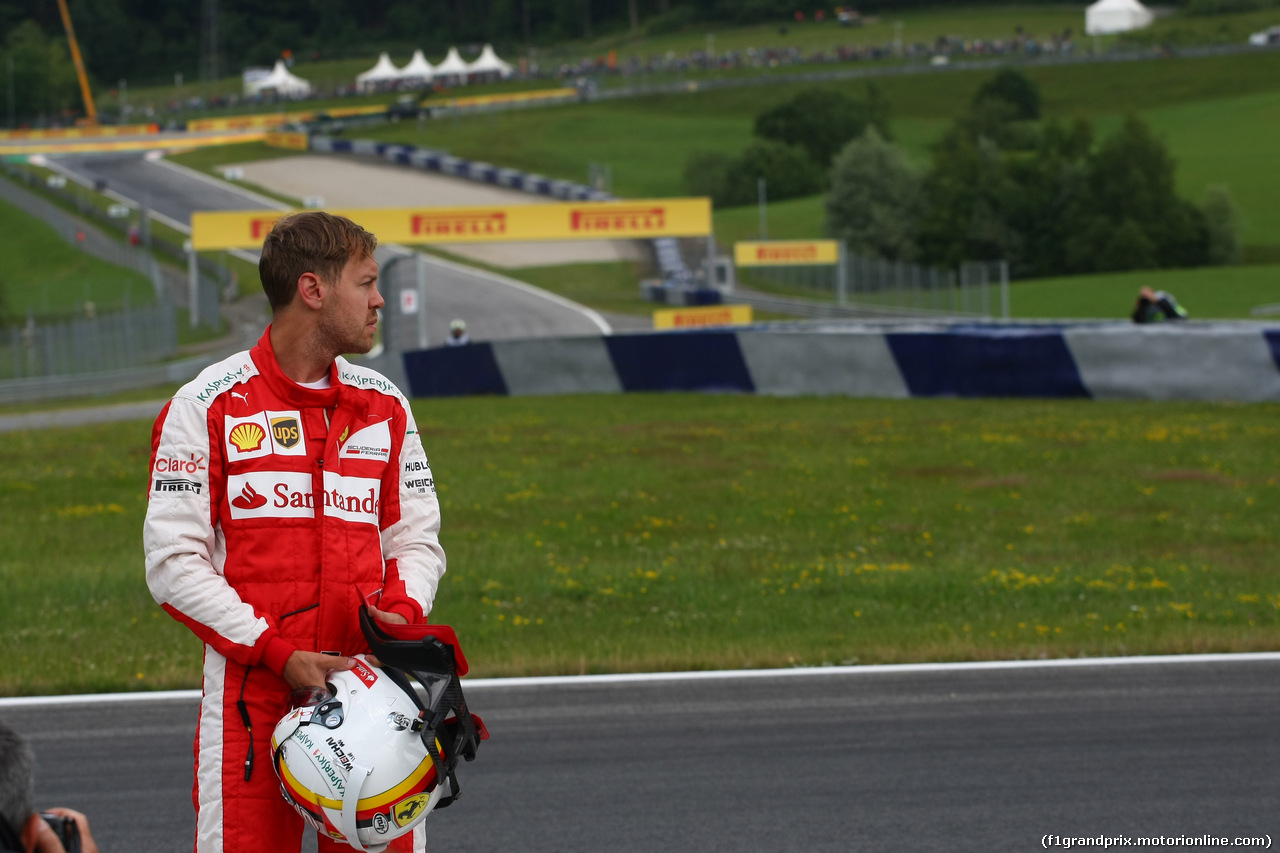 GP AUSTRIA, 19.06.2015- Prove Libere 1,  Sebastian Vettel (GER) Ferrari SF15-T stopped on the track for technical  problem