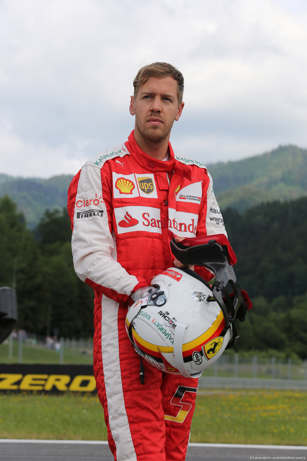 GP AUSTRIA, 19.06.2015- Prove Libere 1, Sebastian Vettel (GER) Ferrari SF15-T is stopped on the track